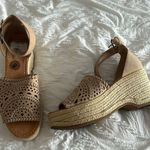 Indigo rd. Straw Wedges Photo 0