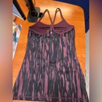 Lululemon  PowerY tank burgundy/black size 6
Painted Animal Bordeaux Drama Black Photo 4