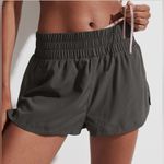 Varley  Kallin Running Short 1.5" Olive Stone green size XS sold out style Photo 0