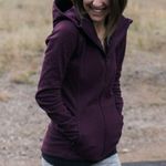 Athleta  Stronger Hoodie in Burgundy, Size Small Photo 13