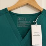 FIGS Women's Catarina One Pocket Scrub Top in Hunter Green, Size X-Small Photo 9
