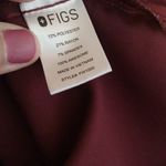 FIGS Technical Collection V-Neck Top One Pocket Catarina Burgundy Size Xl Women Photo 4