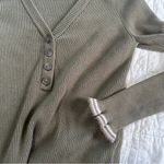 Madewell  Ruffle Cuff Ribbed V Neck Sweater Green Large Photo 5