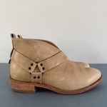 Koolaburra by UGG Santa Barbara Dame Leather Light Tan Harness Ankle Booties Size 6.5 Photo 2