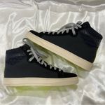 P448  Taylor Mid Top Sneaker Black Gum Yellow Leather Size 8/38 Zip Streetwear Photo 6