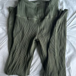 Carbon 38 Full length  ribbed leggings green.  Photo 0