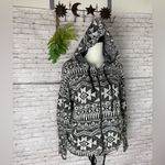 American Eagle  Black and White Geometric Ikat Hoodie Photo 1