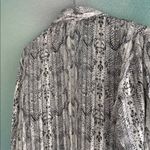 Alfred Dunner Black and Gray Snakeskin Shirt Jacket Size 10 Photo 5