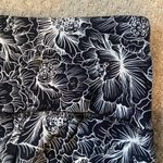 Balance Collection •• Peony Leggings Photo 3