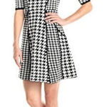 Sandra Darren  size Medium houndstooth knit dress fit n flare Photo 0