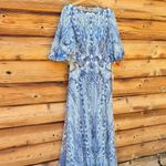 LARA Embroidered Cape Sleeve A Photo 5