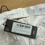 Pretty Little Thing  - Broderie Frill Edge Bandeau Corset Top in White & Pink Photo 3