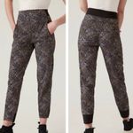 Athleta Trekkie North Jogger Kinetic Abstract Black Size 6 Photo 1