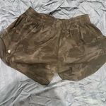 Lululemon  black and grey camo hotty hots size 8 4” inseam low rise Photo 2