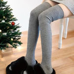 Pair of Gray Thigh Photo 0