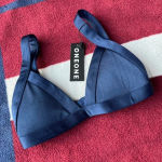 NWT ONEONE kameron bikini top in deep blue
Women’s XS extra small Blue Photo 0