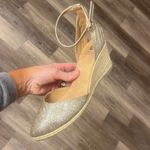 White Mountain  Cisco Espadrille wedge Sandal size 9 very sparkly gold new Photo 9