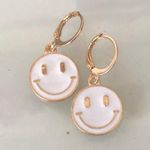 Handmade white smiley face earrings Photo 0