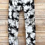 Peach Kristina Seamless Leggings Women’s Size Small Black White Tie Dye Print Photo 0