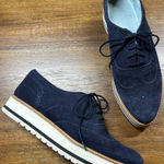 Source Unknown Women’s Size 7.5 Lace Up Flats Blue Suede Wingtip Oxford Shoe Photo 0