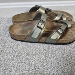 Birkenstock Women's Yara Sandal Metallic Green Strap Narrow Sz 38 L7M5 Vacation Photo 4