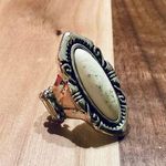 Paparazzi ♥ White Stretch Ring Photo 0