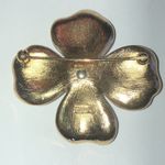 Trifari  Crown Vintage White Enamel & Gold Tone Dogwood Flower Brooch Pin Photo 4