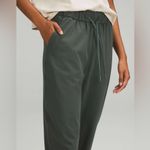 Lululemon Stretch High Rise Joggers Full Length 28” Pockets Size 4 green Photo 4