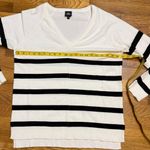 Bobeau  Women’s Medium White Black Striped V-neck long sleeve Corporatecore Work Photo 4