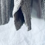 Wild Fable Gray Cropped V-Neck Sweater M Photo 3