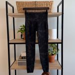 Spanx Mid-Rise Abstract Print Compression Cropped Legging, Medium Photo 3