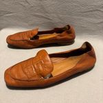 Tory Burch  square-toe tan color loafers embossed logo size 8.5 Photo 2