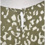 Andree by Unit  Ladies M Leopard Print Olive Green & Cream Rayon Blouse Top Cute Photo 8