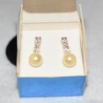 Avon 2004 NIB Rhinestone Pearlesque Post Silver tone Wedding/Bridal Earrings Photo 2