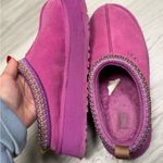 UGG  Women's Tazz II platform slippers in mangosteen Photo 3