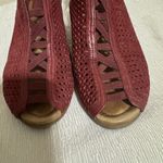 Earth Origins  Womens Red Leather sandals Wedge Heels Calla Shootie 10 Laser cut Photo 5