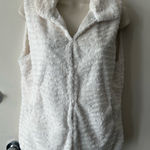 Apt. 9  Women's Cream Fleece Vest Photo 0