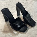 Yvo people Boutique NWT sz 7 Black High Heel Photo 0