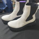 Merrell  VIBRAM SOLES WHITE  & BLACK FUNKY BOOTS MENS SIZE 11 WOMENS SIZE 12.5. Photo 6