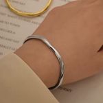 Boutique NEW Hammered‎ White Gold Plated Sterling Silver Skinny Cuff Bracelet, Adjustable Photo 2