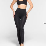 SKIMS Leggings  Photo 0