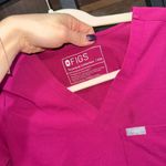 FIGS  Catarina Scrubs Top medical short sleeve Ultra Rose magenta vneck pocket Photo 3