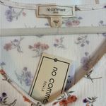 No Comment NWT  white floral print, short-sleeve, ribbed top, Large Photo 1