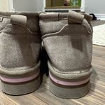 BEARPAW Retro Shorty Stone
Women's boots Photo 4