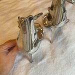 Zigi Soho Blaker Sz 7.5 High Heel Silver Patent strappy 4" heel back zipper Photo 3