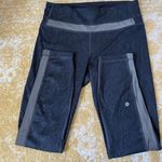 Lululemon mid calf yoga athletic pants snake skin print Photo 0