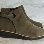 Clarks  Women's Sharon Spring Olive Suede ankle Boots size 9M Photo 4