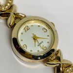 Women’s quartz analog gold tone wrist watch 23mm case white dial 7” Photo 1