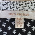 Skies Are Blue  XL Petite (with flaw) Tabbed Sleeves with Deep V-Neck Emb… Photo 8