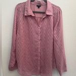Torrid NWOT Madison Clip Dot Zig Zag Button-Up Shirt Blouse Size 2 Pink Color Photo 4